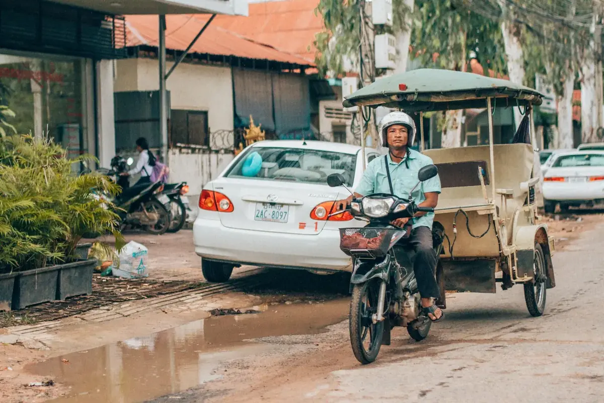 The road from Siem Reap to Angkor Wat